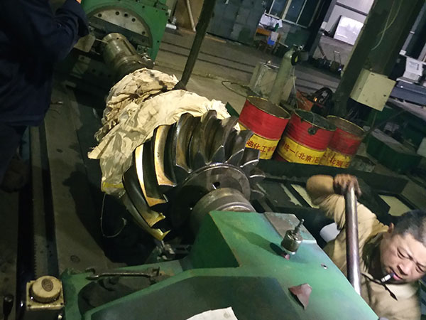 立磨减速机螺旋齿轴激光修复